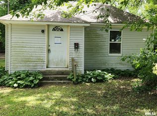 1010 Cutler St, Benton, IL 62812