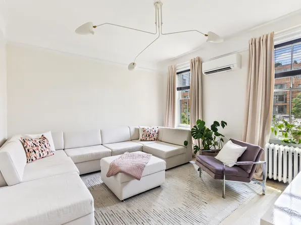 130 West 16th Street image 1 of 9