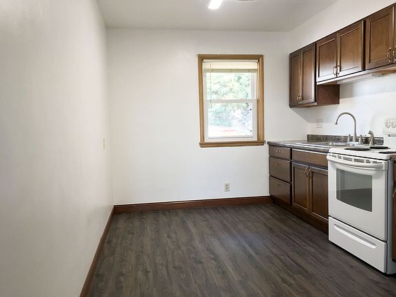 3rd image of 509 11th Ave NE APT C