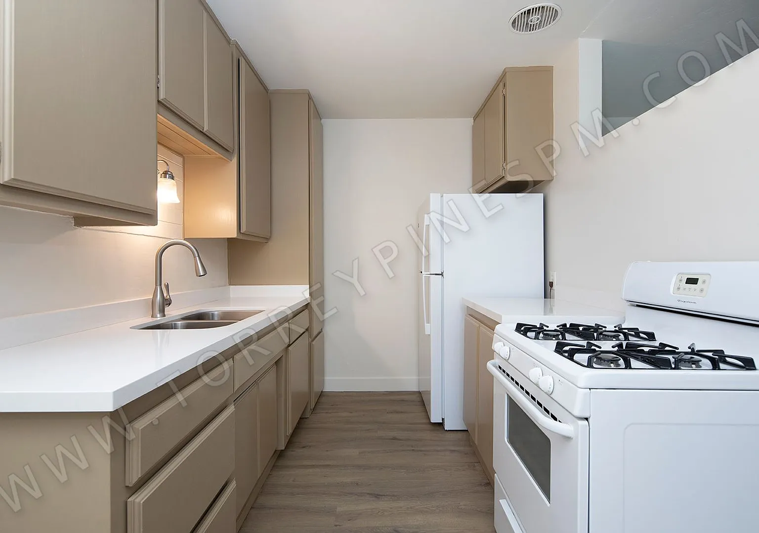 1236 Felspar Street — Photo 2