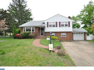 305 Magnolia Ln, Delanco, NJ 08075