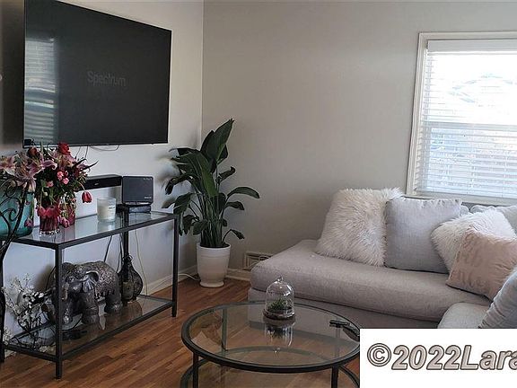 2nd image of 2044 E Sheridan St