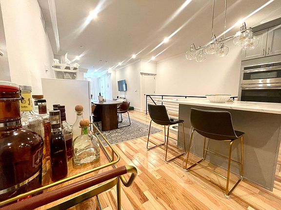 2nd image of 29 W Wildey St #B