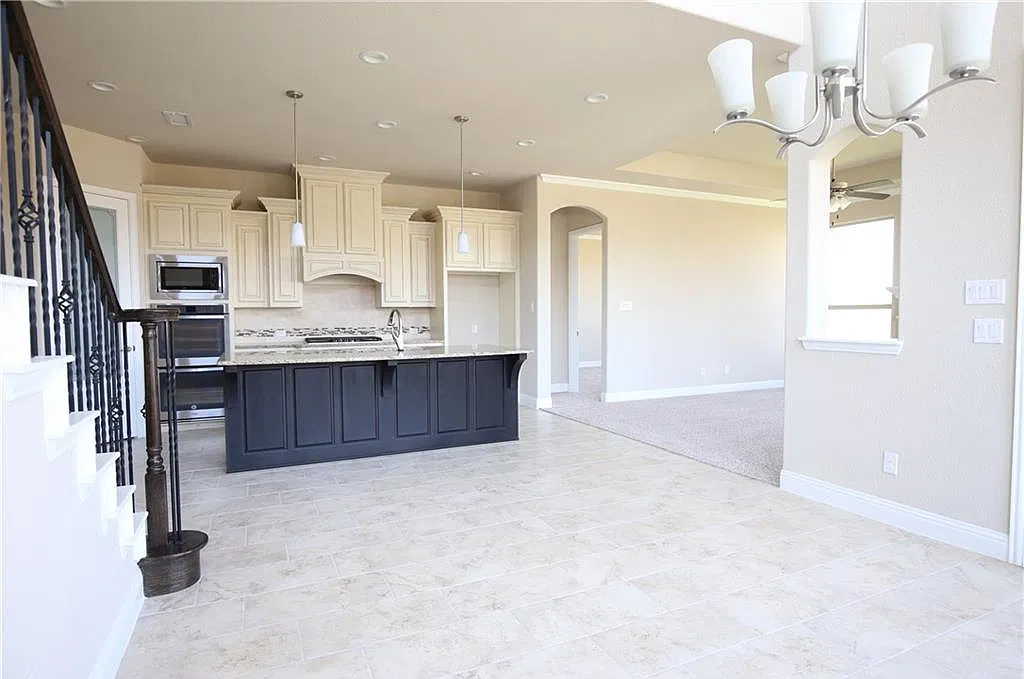 5 bed, 4.0 bath, 3415 sqft, $2,700 — Photo 4