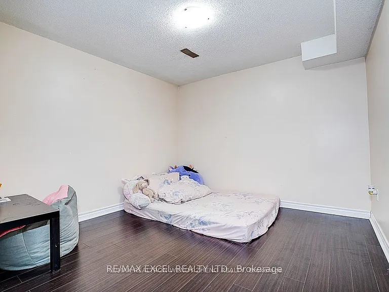 31 Durant Cres #BASEMENT — Photo 9
