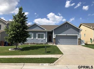 4612 Clearwater Dr, Papillion, NE 68133