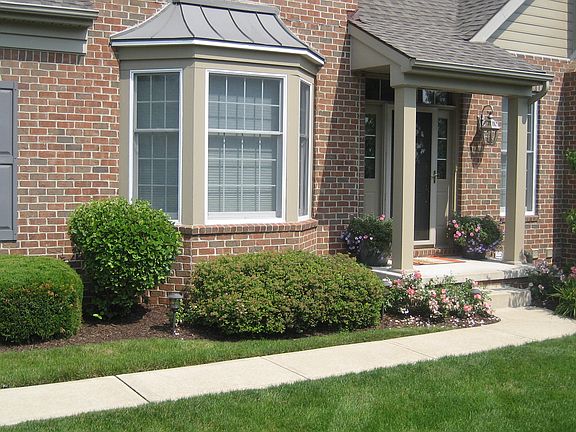 2nd image of 44653 Broadmoor Cir N