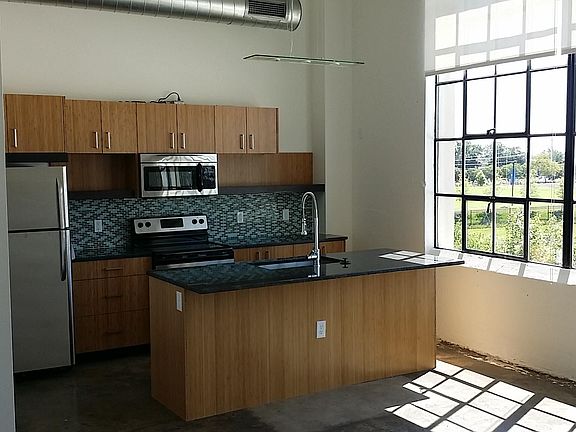 2nd image of 900 Terminal Pl APT 124