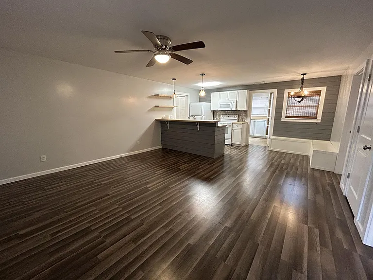 121 Walker St — Photo 3