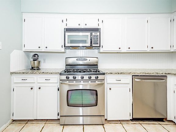 5th image of 1601 Cypress Hollow St