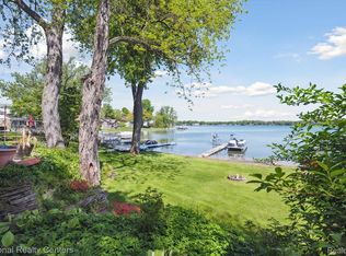 9664 Silverside Dr, South Lyon, MI