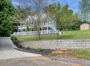 39 New Liberty Dr, Leicester, NC 28748