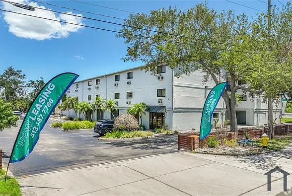 1 bed, 600 sqft, $1,760 — Photo 3