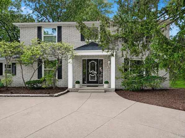 4855 Thorntree Dr, West Bloomfield, MI 48322