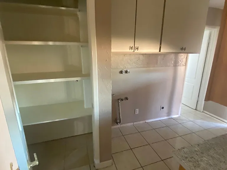 4048 W Glendale Ave — Photo 7
