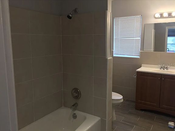 3rd image of 2011 Keyes Ln