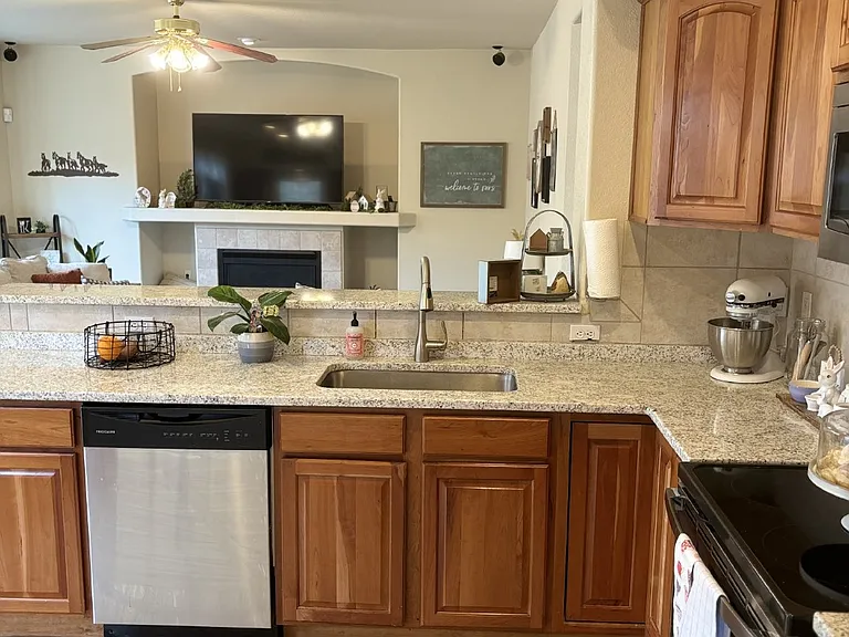 9998 Rose Leaf Ct — Photo 8
