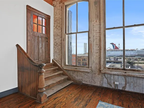 2400 Mechanic St #407, Galveston, TX 77550