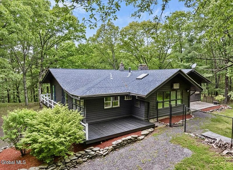 3rd image of 100 Schnackenberg Road