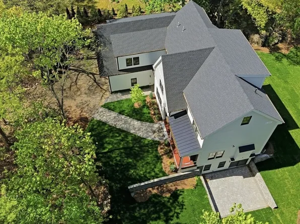 60-60R Lynnbrook Rd, Lynnfield, MA 01940