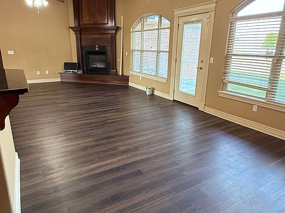 4th image of 2601 Azalea Ave