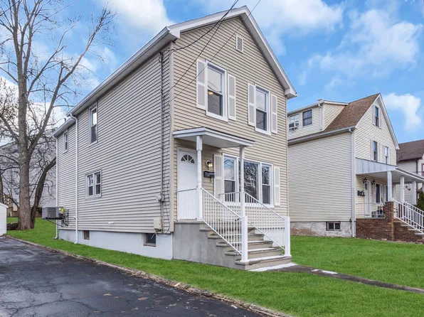 8 William St, Manville, NJ 08835