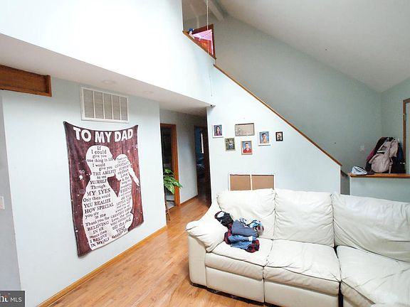 4th image of 387 Frog Pond Rd