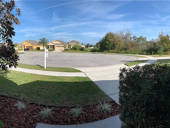 3rd image of 527 Haywood Ln