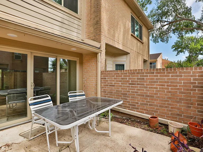 2050 Augusta Dr — Photo 30