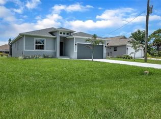 398 Baytree Dr, Rotonda West, FL 33947