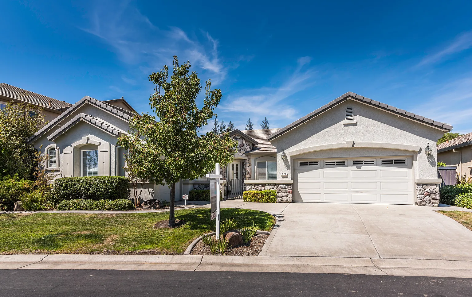 671 Hawkcrest Cir photo 1