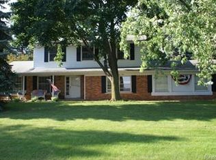 393 Broadleaf Dr, Rochester, MI 48306