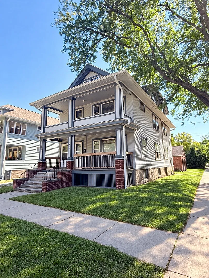 1233 Mound St - Unit 2 — Photo 1