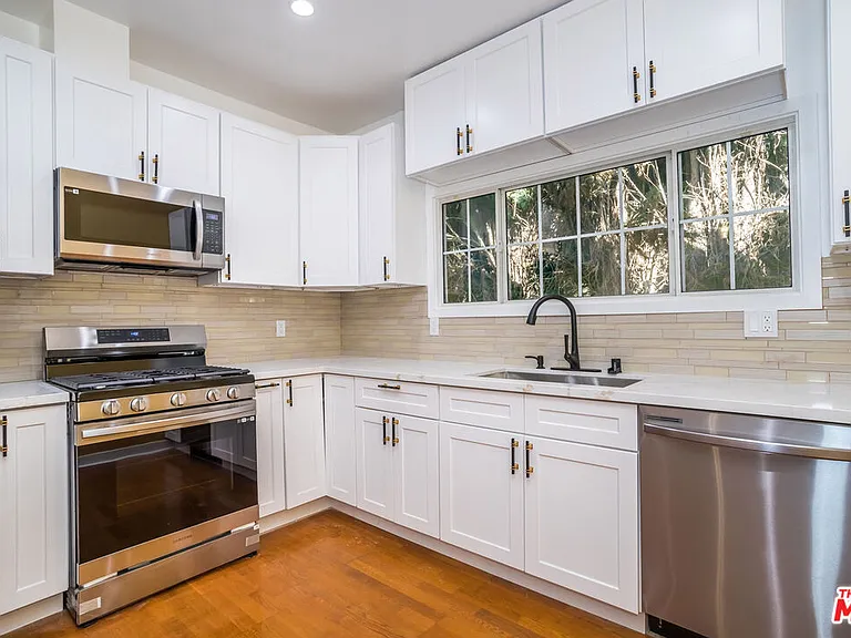 152 S Wetherly Dr — Photo 4
