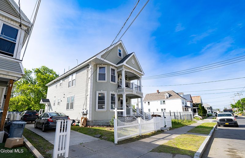 2nd image of 1643 Foster Avenue