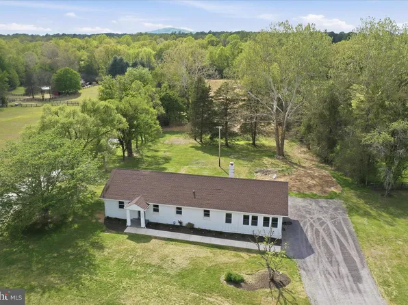 2502 Holly Dr, Amissville, VA 20106