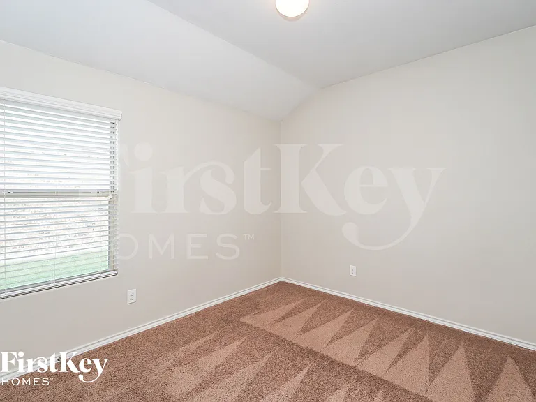 303 Preakness Ln — Photo 15