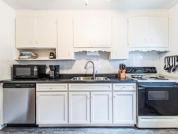 4th image of 4001 73rd St N