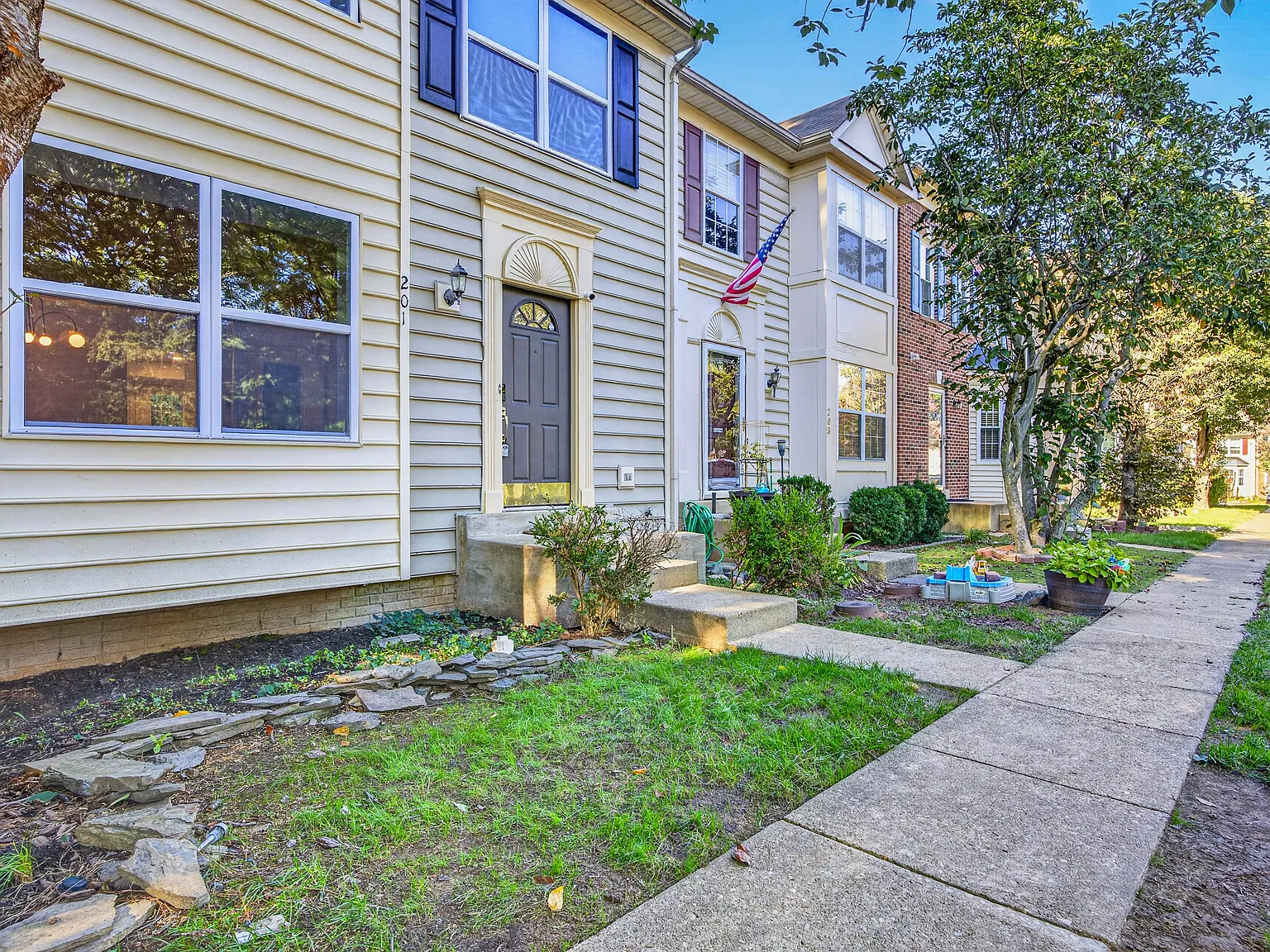 201 Park Brook Ct — Photo 2