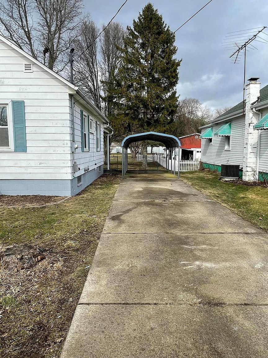 Listing photo 2 for 134 Rosewood Ave