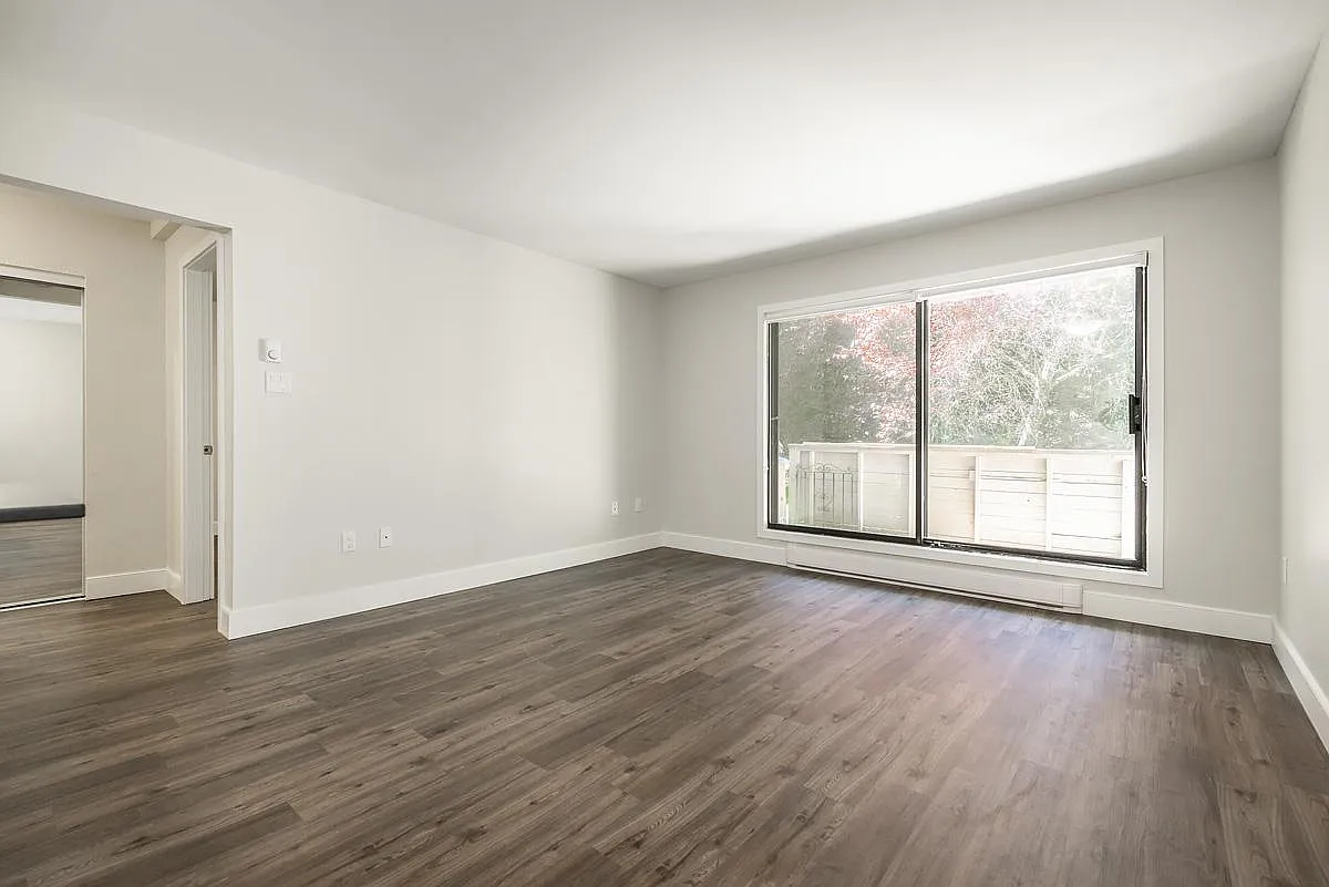 Brentwood Tower Apartments — Photo 4