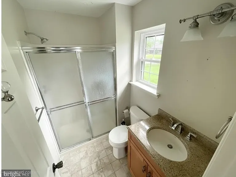 37 Easton Ct — Photo 11
