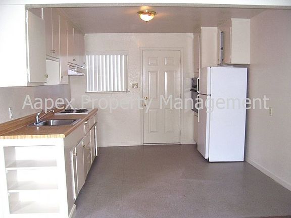 3rd image of 27252 Tyrrell Ave