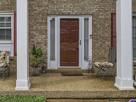 4th image of 104 Islandia Dr