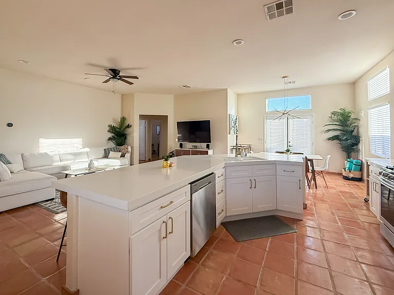 78535 Sagebrush Ave — Photo 11