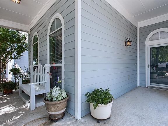 4th image of 518 Creekview Dr
