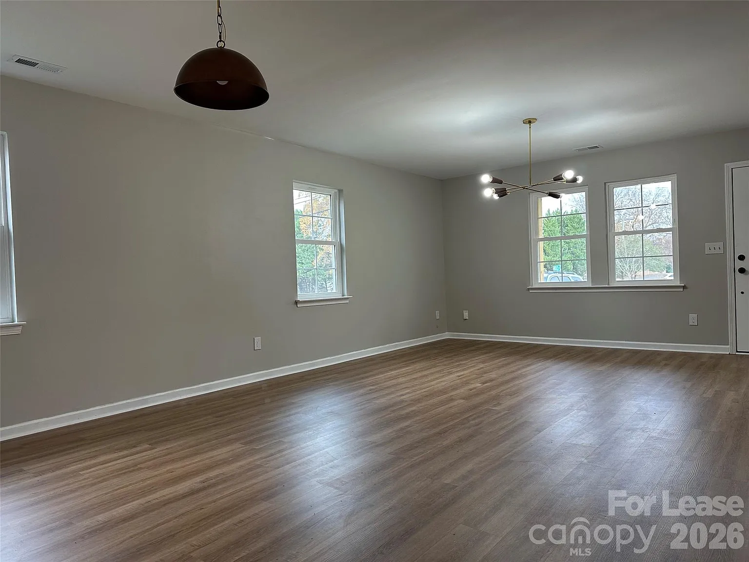 4 bed, 2.5 bath, 1516 sqft, $2,395 — Photo 4