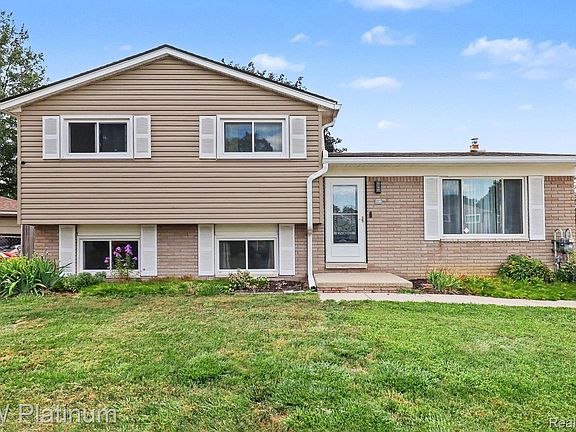 2nd image of 32369 Norwich Ct