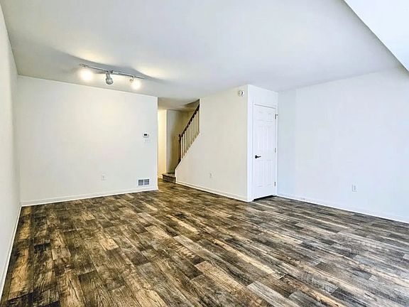 4th image of 43 Ramsgate Ln
