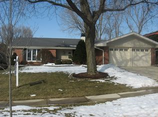 1300 Rosedale Ln, Hoffman Estates, IL 60169